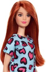 Barbie Muñeca Peliroja con Vestido Azul con Estampado de Corazones - Imagen 2