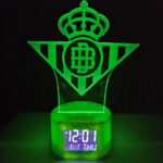 Despertador digital con escudo iluminado del Real Betis Balompie - Imagen 2